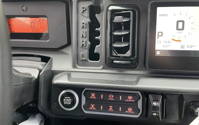 2026 Can-Am Defender MAX XT CAB HD11