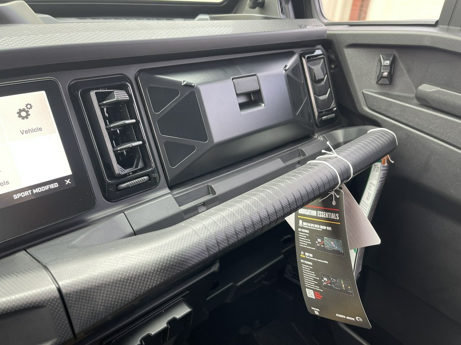 2026 Can-Am Defender MAX XT CAB HD11