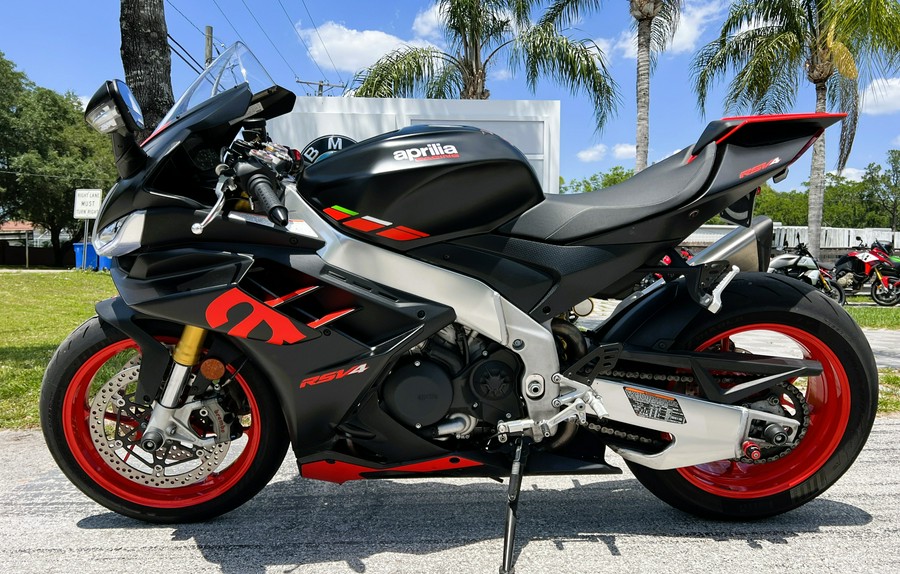 2023 Aprilia RSV4