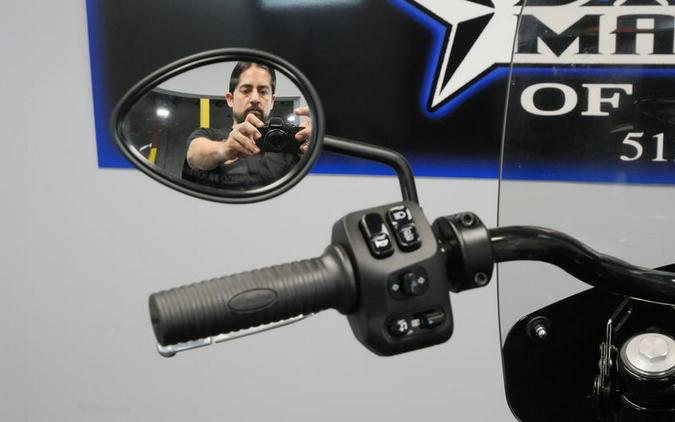 2022 Indian Motorcycle® Chief® Bobber Dark Horse® Black Smoke