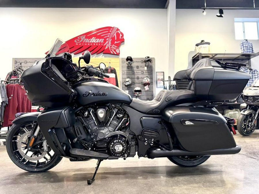 2026 Indian Motorcycle® Pursuit® Dark Horse® Black Smoke