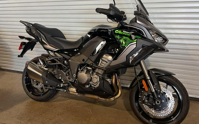 2023 Kawasaki Versys® 1000 SE LT+