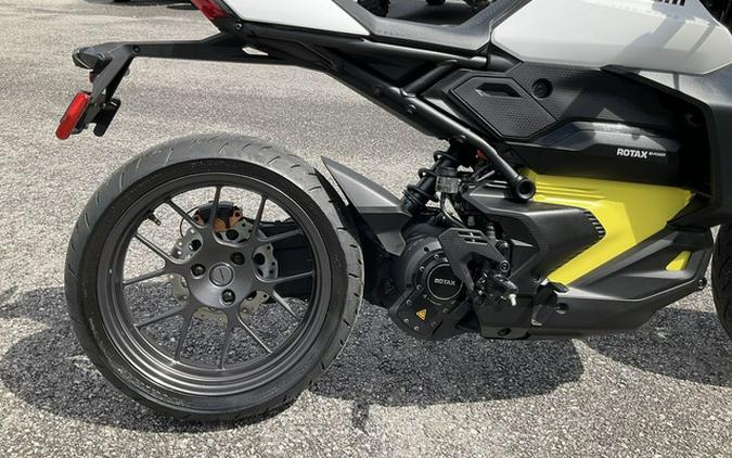 2025 Can-Am Pulse White