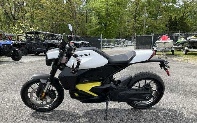 2025 Can-Am Pulse White