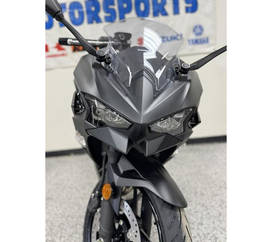 2026 Kawasaki Ninja® 500 Metallic Flat Spark Black