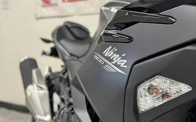 2026 Kawasaki Ninja® 500 Metallic Flat Spark Black