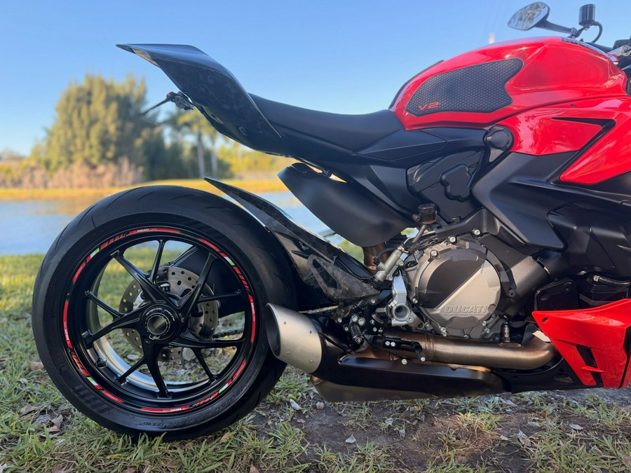 2022 Ducati Streetfighter V2