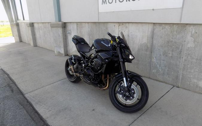 2025 Kawasaki Z900 ABS Metallic Spark Black/Metallic Carbon Gray