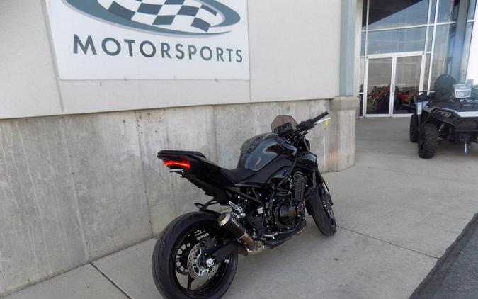 2025 Kawasaki Z900 ABS Metallic Spark Black/Metallic Carbon Gray