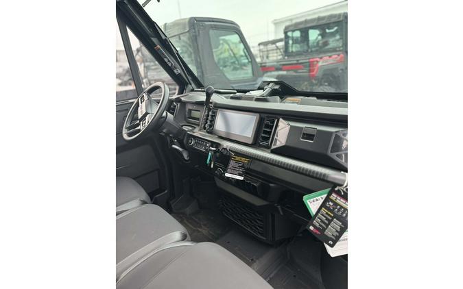 2026 Can-Am DEFENDER MAX XT CAB HD11