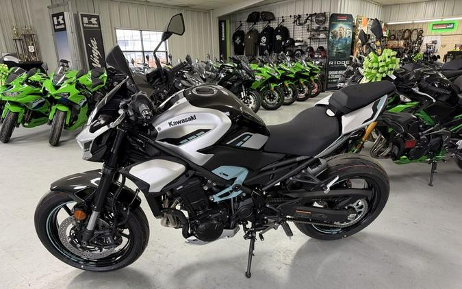 2025 Kawasaki Z900 ABS Galaxy Silver/Metallic Spark Black