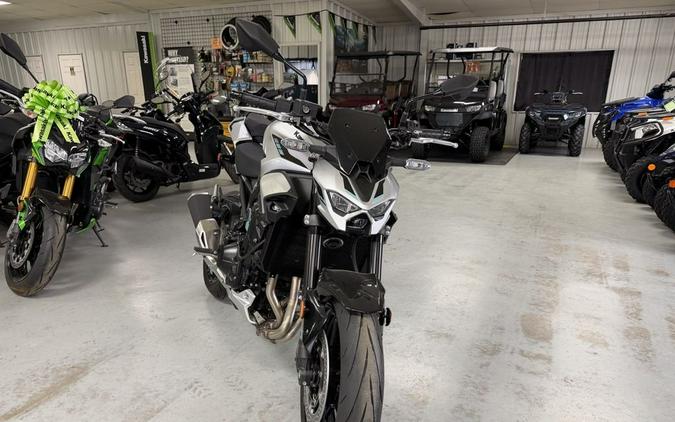 2025 Kawasaki Z900 ABS Galaxy Silver/Metallic Spark Black