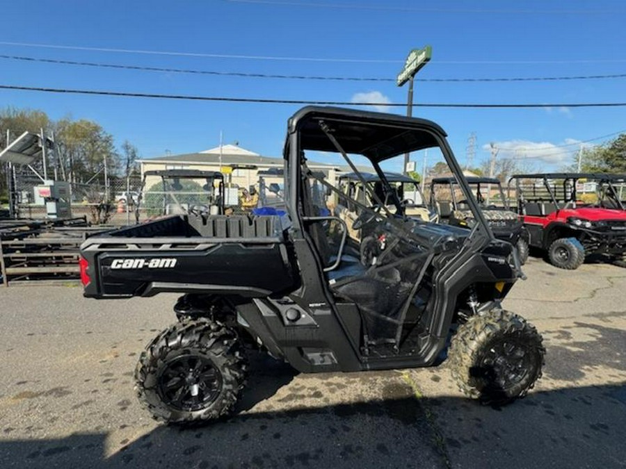 2023 Can-Am® Defender XT HD10