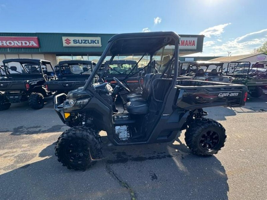 2023 Can-Am® Defender XT HD10