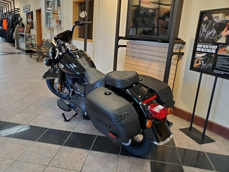 2024 Harley-Davidson Heritage Classic Vivid Black - Black Finish