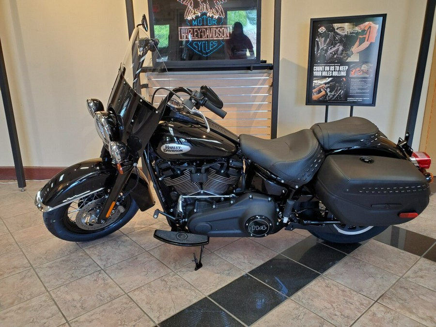 2024 Harley-Davidson Heritage Classic Vivid Black - Black Finish