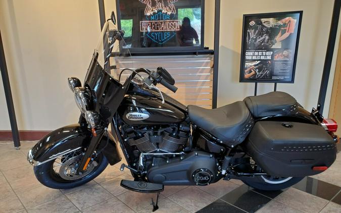 2024 Harley-Davidson Heritage Classic Vivid Black - Black Finish