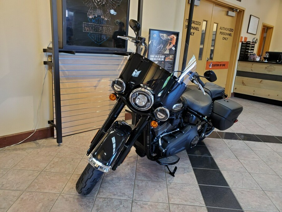 2024 Harley-Davidson Heritage Classic Vivid Black - Black Finish