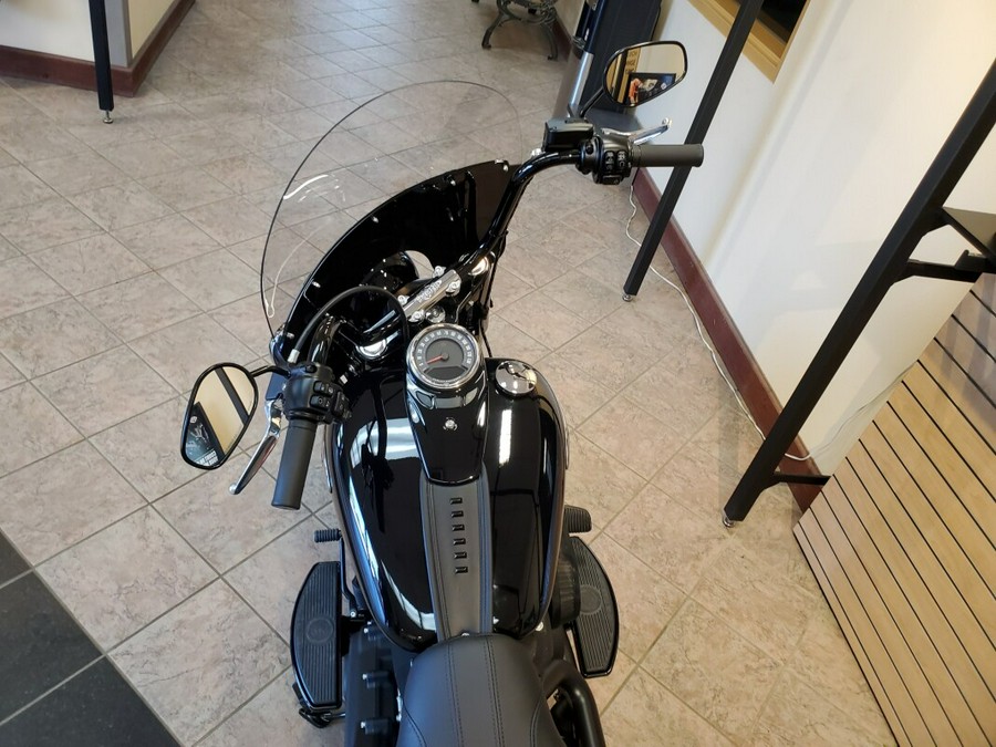 2024 Harley-Davidson Heritage Classic Vivid Black - Black Finish