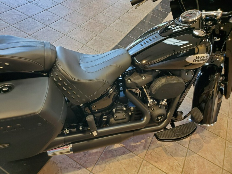 2024 Harley-Davidson Heritage Classic Vivid Black - Black Finish