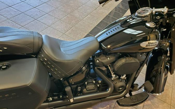 2024 Harley-Davidson Heritage Classic Vivid Black - Black Finish