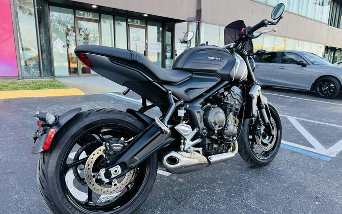 2023 Triumph Trident 660 Matte Jet Black / Matte Silver Ice