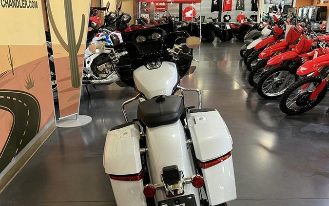 2025 Indian Challenger Limited 112 Ghost White Metallic with Black Metallic