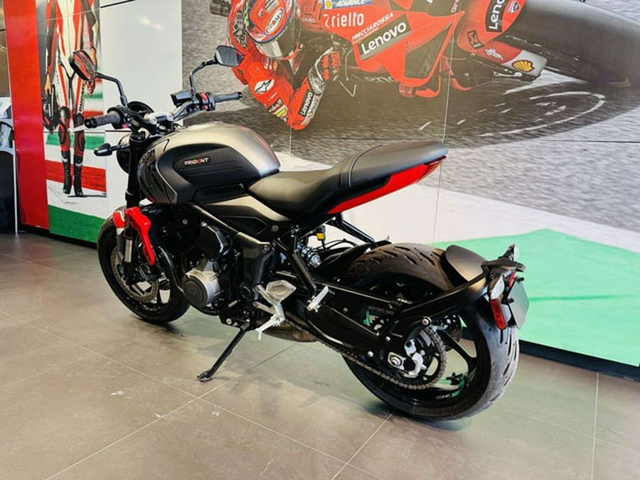 2022 Triumph Trident 660 Silver Ice Diablo Red