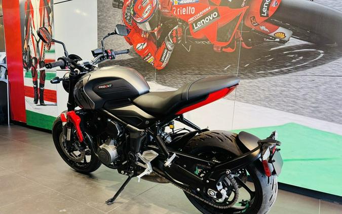 2022 Triumph Trident 660 Silver Ice Diablo Red
