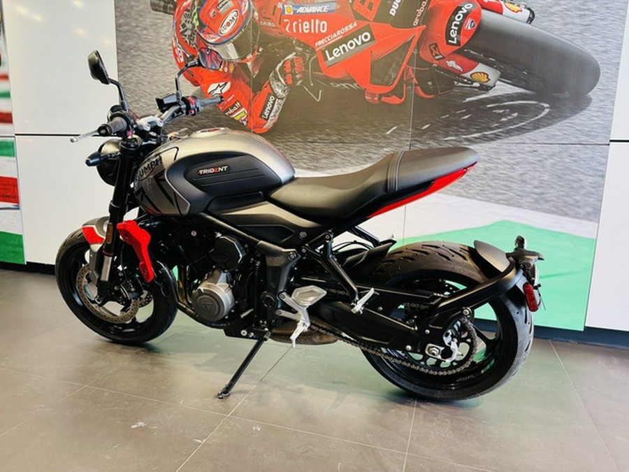 2022 Triumph Trident 660 Silver Ice Diablo Red