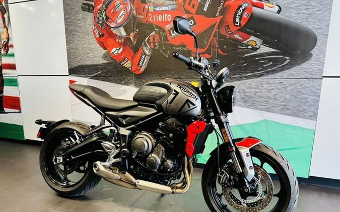 2022 Triumph Trident 660 Silver Ice Diablo Red