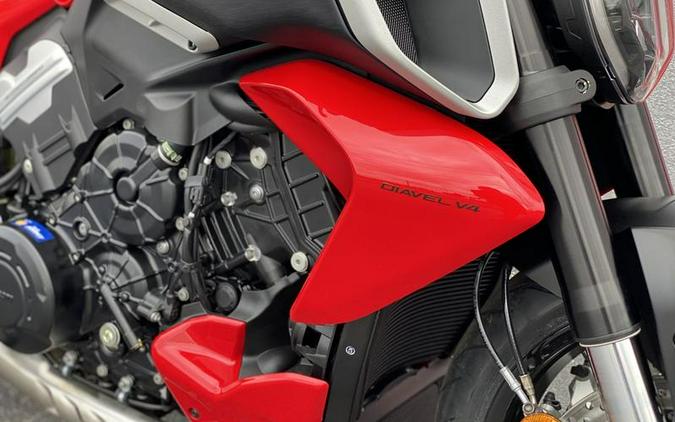 2024 Ducati Diavel V4 Red