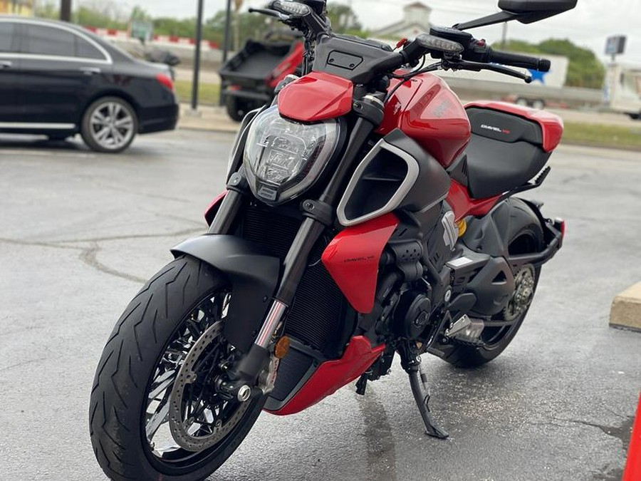 2024 Ducati Diavel V4 Red