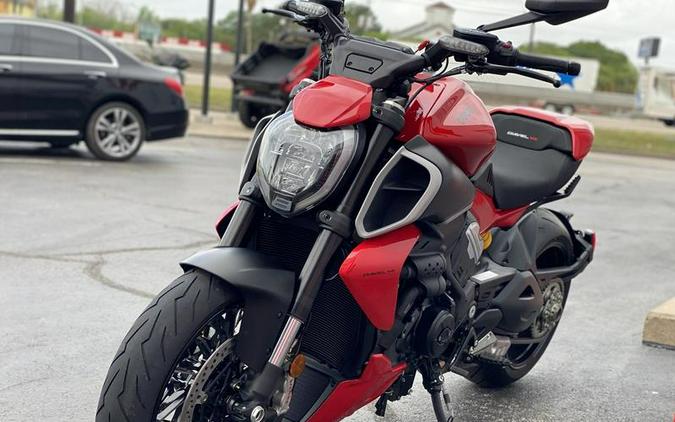 2024 Ducati Diavel V4 Red