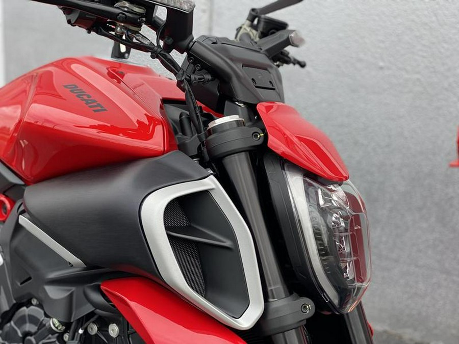 2024 Ducati Diavel V4 Red