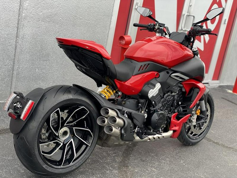 2024 Ducati Diavel V4 Red