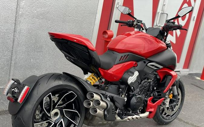 2024 Ducati Diavel V4 Red