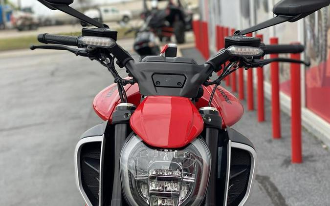 2024 Ducati Diavel V4 Red