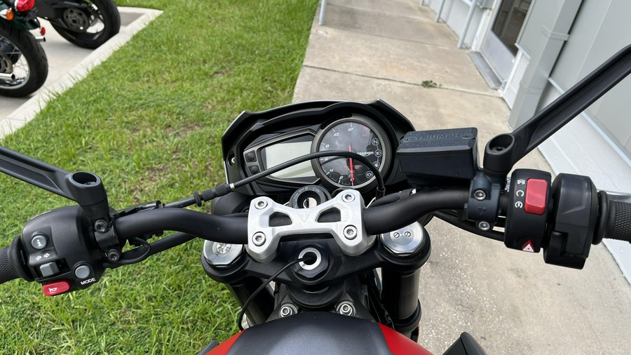 2022 Triumph STREET TRIPLE R