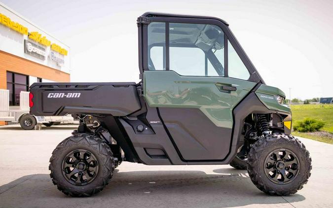 2024 Can-Am® Defender DPS CAB HD9