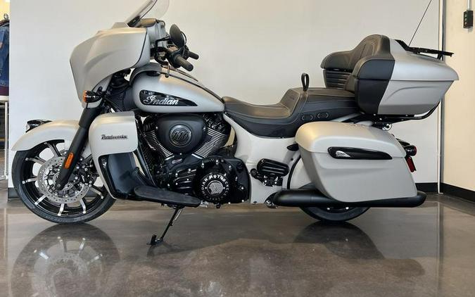 2023 Indian Motorcycle® Roadmaster® Dark Horse® Silver Quartz Smoke