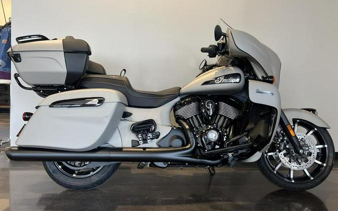 2023 Indian Motorcycle® Roadmaster® Dark Horse® Silver Quartz Smoke