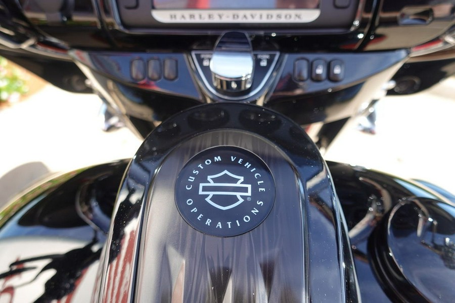 2017 Harley-Davidson Street Glide® CVO™ Street Glide®