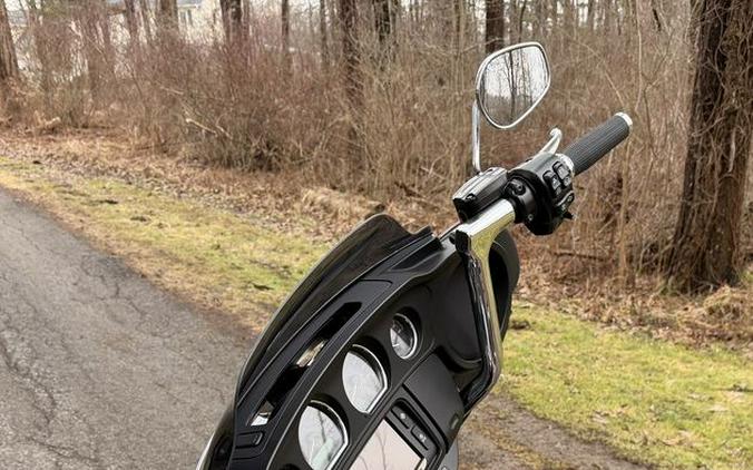 2015 Harley-Davidson® FLHTCUL - Electra Glide® Ultra Classic® Low