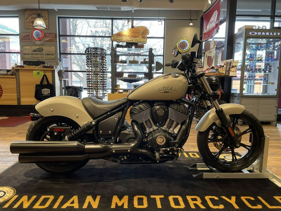 2023 Indian Motorcycle® Chief® ABS Silver Quartz Smoke