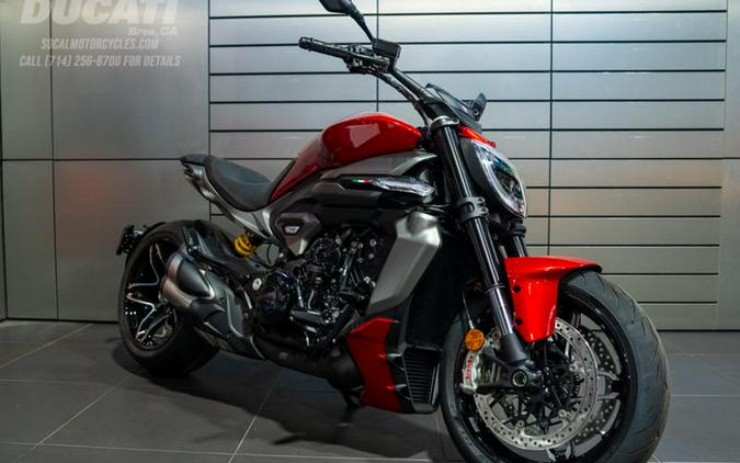 2026 Ducati XDiavel V4 Burning Red
