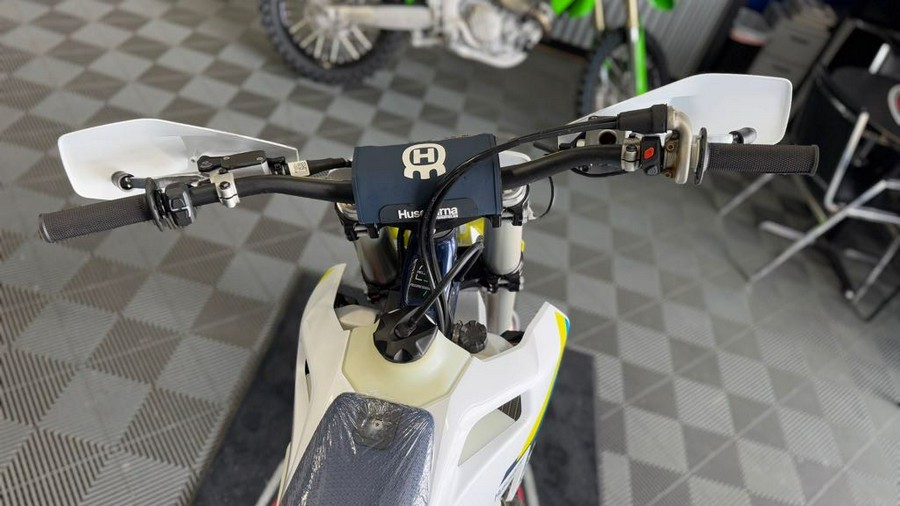 2025 TX 300 - Husqvarna Motorcycles