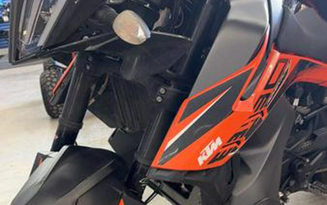 2022 KTM 890 Adventure