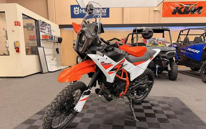 2026 KTM Adventure 390 R