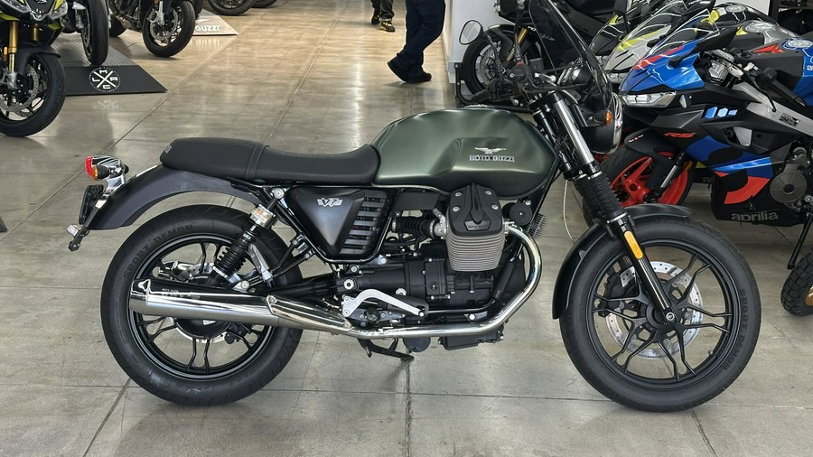 2015 Moto Guzzi V7 Stone